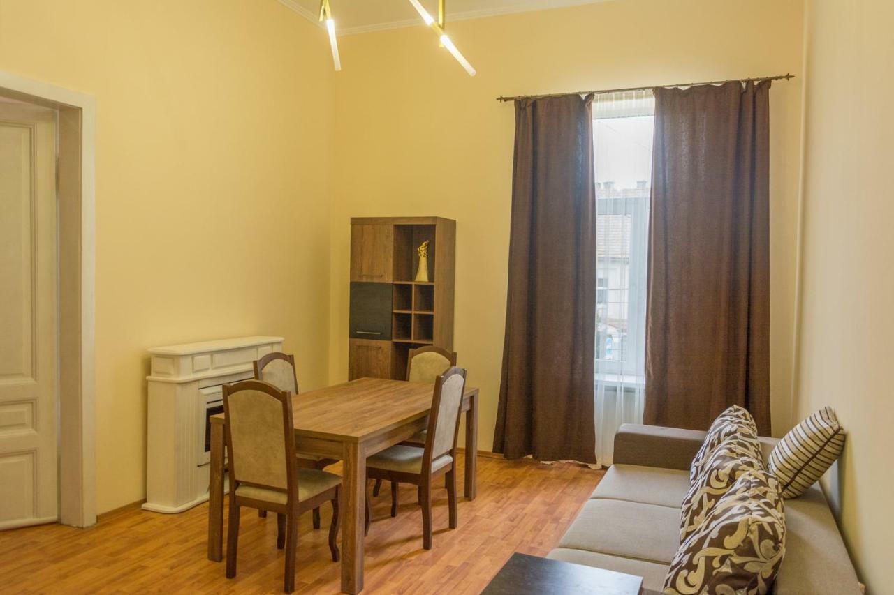 Apartment in the city centre Mukacheve Exterior photo